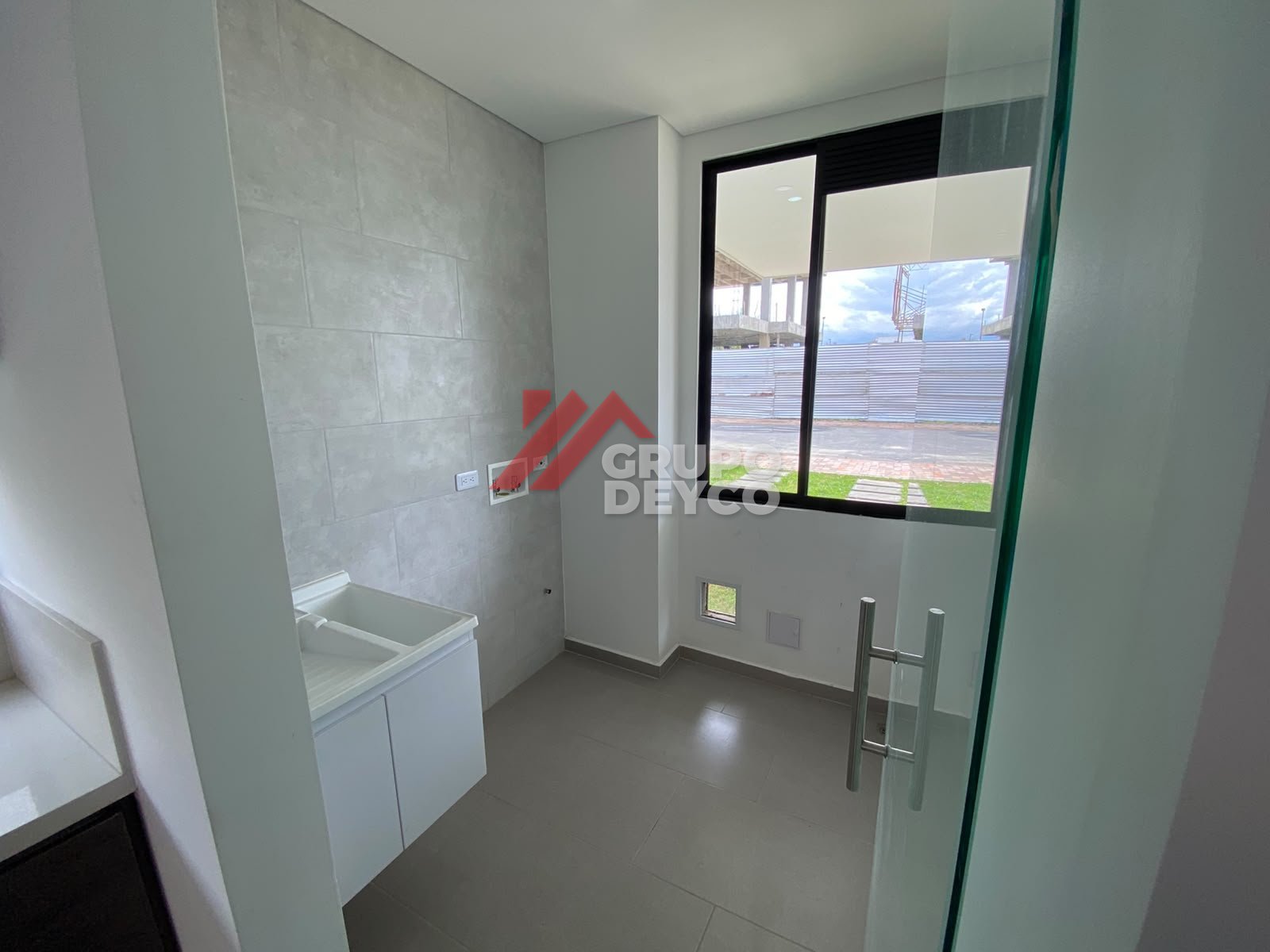 Casa moderna y sostenible en Cota - 3 niveles