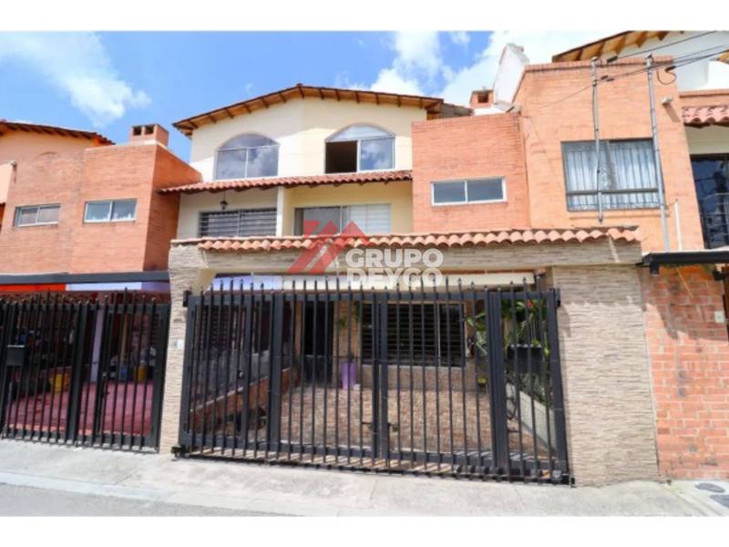 Casa en Venta – 3 Niveles | Cota
